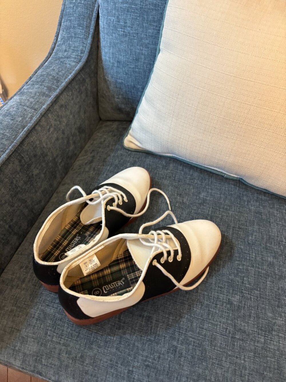 Classic black and white saddle shoes by Coasters in women's size 8. - Picture 5 of 5